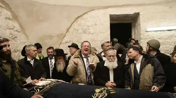 ביקור השרים משה כחלון, יולי אדלשטיין ודניאל הרשקוביץ בקבר יוסף בשכם ביקור השרים משה כחלון, יולי אדלשטיין ודניאל הרשקוביץ בקבר יוסף בשכם