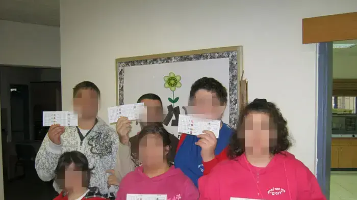 בית קפה רננים בבית ספר רננים בקריית שמונה, בית קפה שעובדים בו ילדים עם פיגור שכלי בית קפה רננים בבית ספר רננים בקריית שמונה, בית קפה שעובדים בו ילדים עם פיגור שכלי