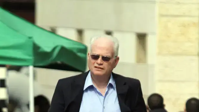 עמוס גלעד בטקס הפרידה מהרמטכ"ל היוצא גבי אשכנזי וקבלתו של הרמטכל החדש בני גנץ, פברואר 2011 עמוס גלעד בטקס הפרידה מהרמטכ"ל היוצא גבי אשכנזי וקבלתו של הרמטכל החדש בני גנץ, פברואר 2011