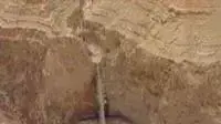האזור בו נפל הנער אל מותו במדבר צין צילום מערוץ 10 האזור בו נפל הנער אל מותו במדבר צין צילום מערוץ 10