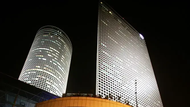 הפגנה נגד עליית מחירי הדלק סמוך למרכז עזריאלי, פברואר 2011