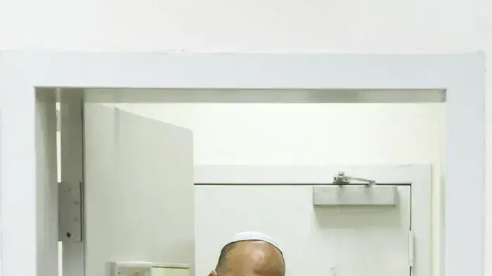 שלום דומרני מובא להארכת מעצר, פברואר 2011 שלום דומרני מובא להארכת מעצר, פברואר 2011