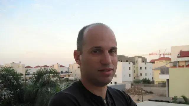 לירון מרוז לירון מרוז