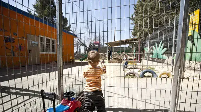 גדר הפרדה בין גן ילדים חרדי לגן ילדים חילוני בירושלים גדר הפרדה בין גן ילדים חרדי לגן ילדים חילוני בירושלים
