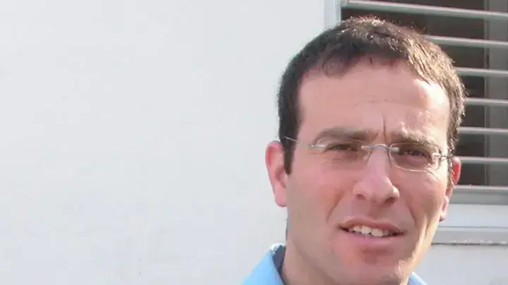יובל פרייברון שהפך ממהנדס לעובד סוציאלי יובל פרייברון שהפך ממהנדס לעובד סוציאלי