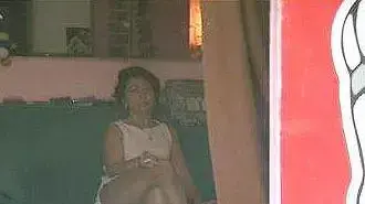זונה מחכה ללקוחות זונה מחכה ללקוחות
