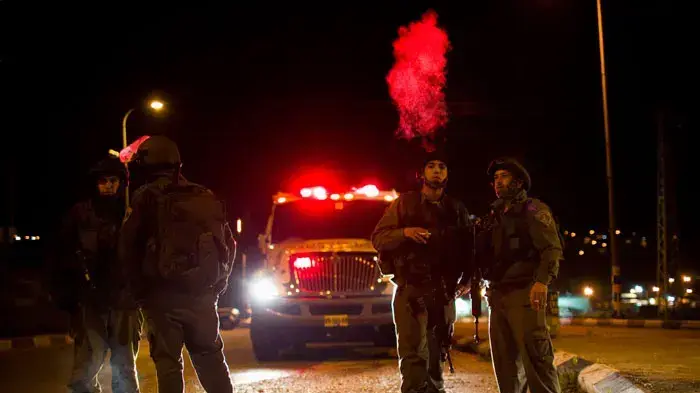 מחסום דרכים וחיפוש אחרי המחבל דקר למוות חמישה בני משפחה בפיגוע דקירה באיתמר, מרץ 2011 מחסום דרכים וחיפוש אחרי המחבל דקר למוות חמישה בני משפחה בפיגוע דקירה באיתמר, מרץ 2011
