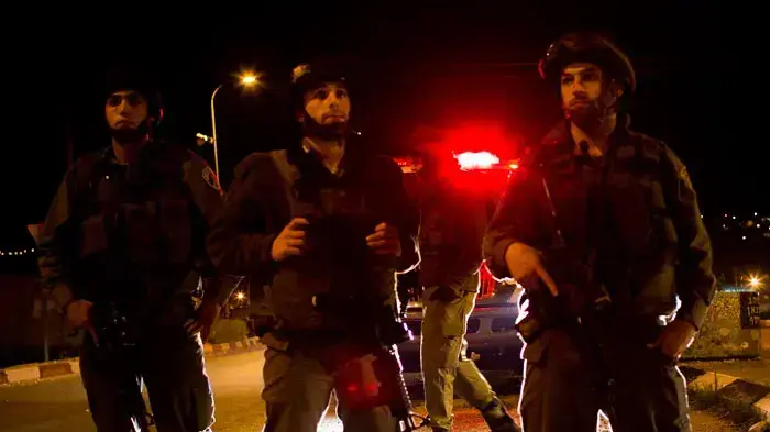 מחסום דרכים וחיפוש אחרי המחבל דקר למוות חמישה בני משפחה בפיגוע דקירה באיתמר, מרץ 2011 מחסום דרכים וחיפוש אחרי המחבל דקר למוות חמישה בני משפחה בפיגוע דקירה באיתמר, מרץ 2011