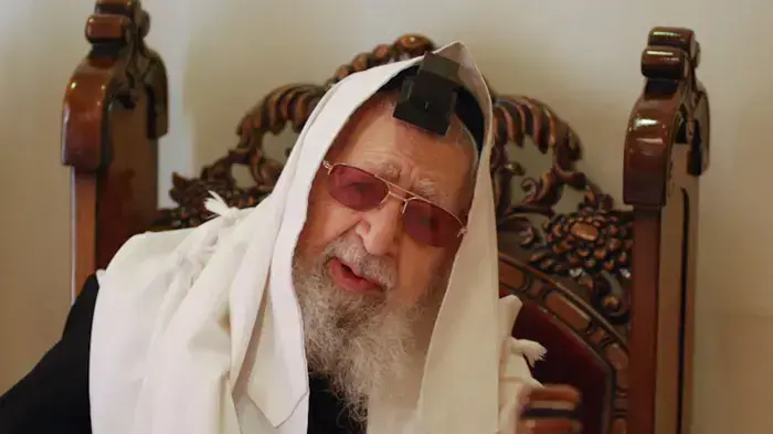 הרב עובדיה יוסף במהלך תפילה מיוחדת למען גלעד שליט, מרץ 2011 הרב עובדיה יוסף במהלך תפילה מיוחדת למען גלעד שליט, מרץ 2011