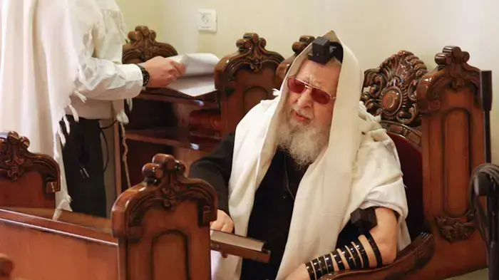 הרב עובדיה יוסף במהלך תפילה מיוחדת למען גלעד שליט, מרץ 2011 הרב עובדיה יוסף במהלך תפילה מיוחדת למען גלעד שליט, מרץ 2011