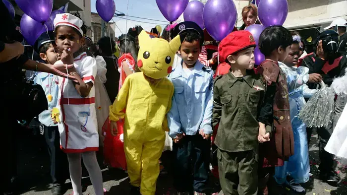תהלוכת עדלאידע של ילדי עובדים זרים בבית הספר רוגוזין, מרץ 2011 תהלוכת עדלאידע של ילדי עובדים זרים בבית הספר רוגוזין, מרץ 2011
