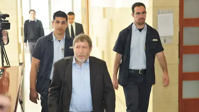 אורי מסר מעיד במשפטו של ראש הממשלה לשעבר אהוד אולמרט, מרץ 2011 אורי מסר מעיד במשפטו של ראש הממשלה לשעבר אהוד אולמרט, מרץ 2011