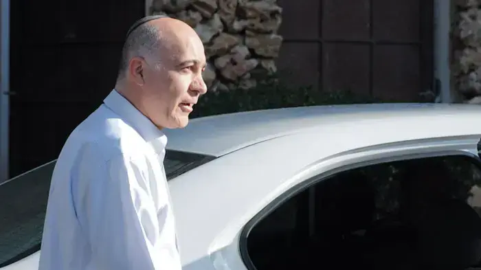 יורם כהן, ראש השב"כ החדש בכניסה לביתו בבוקר שלאחר ההכרזה על מינויו, מרץ 2011 יורם כהן, ראש השב"כ החדש בכניסה לביתו בבוקר שלאחר ההכרזה על מינויו, מרץ 2011