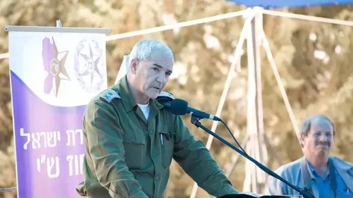 אלוף פיקוד מרכז אבי מזרחי בסיכום שנתי של מחוז ש"י בישוב אפרת, מרץ 2011 אלוף פיקוד מרכז אבי מזרחי בסיכום שנתי של מחוז ש"י בישוב אפרת, מרץ 2011