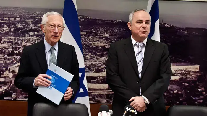 שר האוצר, יובל שטייניץ ונגיד בנק ישראל, סטנלי פישר בהגשת דוח בנק ישראל השנתי, מרץ 2011 שר האוצר, יובל שטייניץ ונגיד בנק ישראל, סטנלי פישר בהגשת דוח בנק ישראל השנתי, מרץ 2011